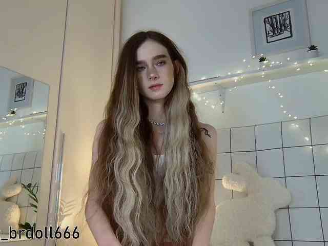 BrokenDoll666 webcam
