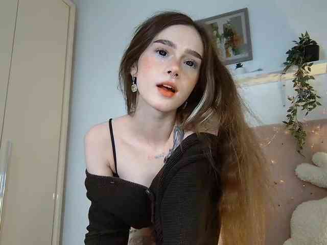 BrokenDoll666 webcam
