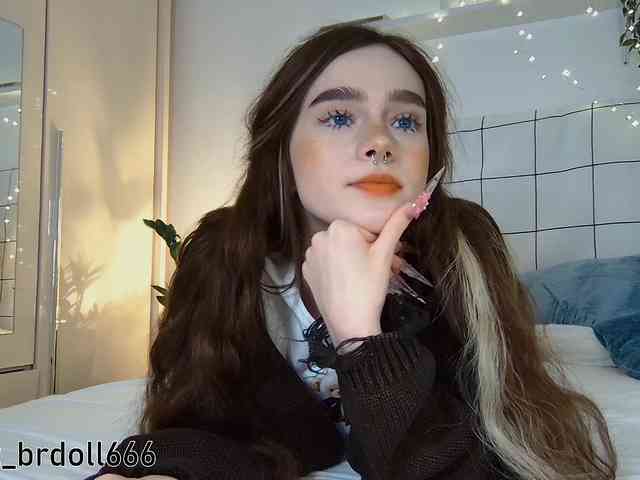 BrokenDoll666 webcam