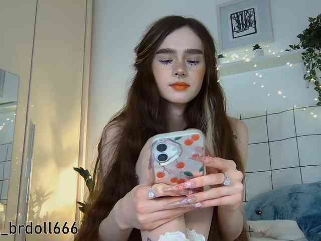 BrokenDoll666 webcam