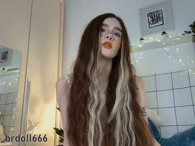 BrokenDoll666 webcam