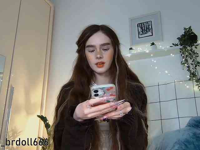 BrokenDoll666 webcam