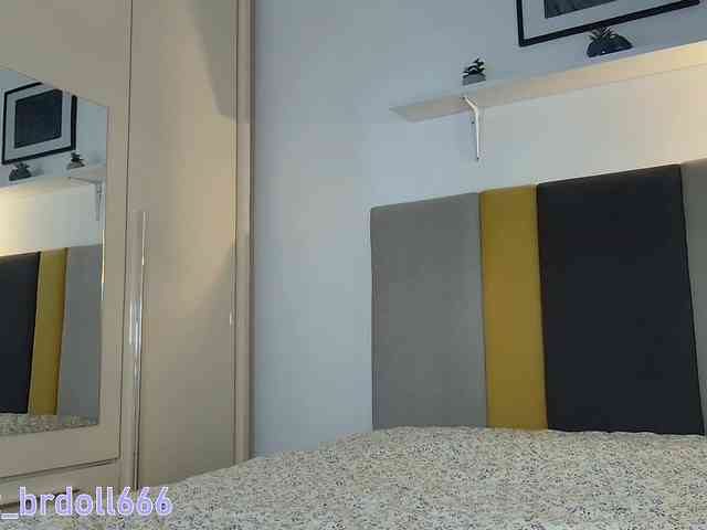BrokenDoll666 webcam