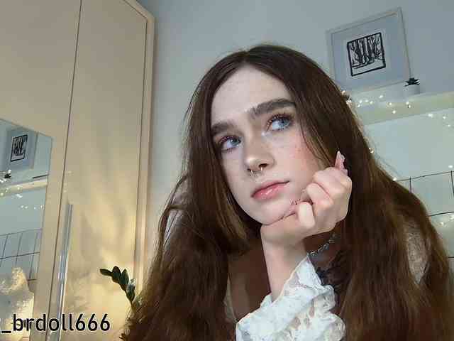 BrokenDoll666 webcam