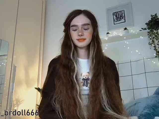 BrokenDoll666 webcam