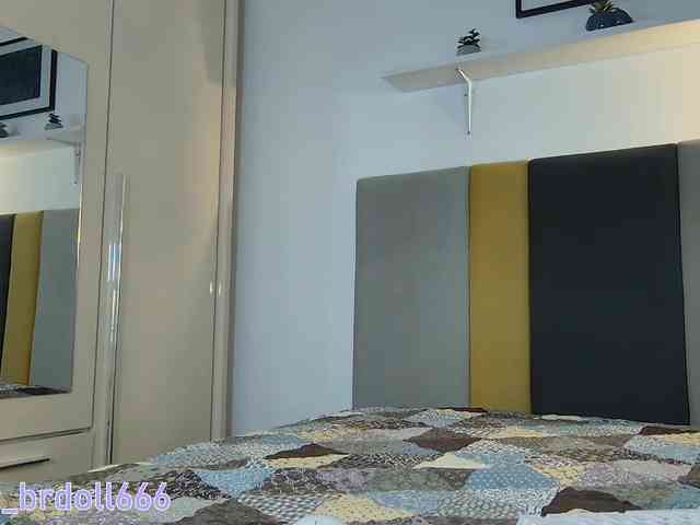 BrokenDoll666 webcam