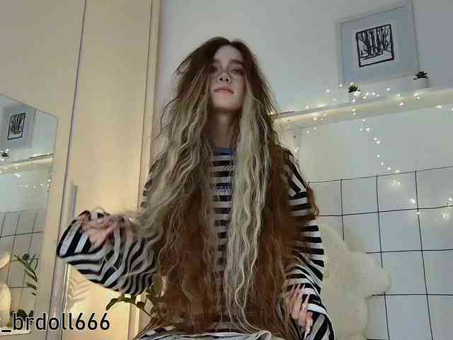 BrokenDoll666 webcam