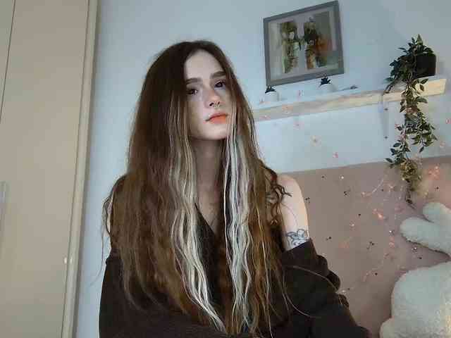 BrokenDoll666 webcam