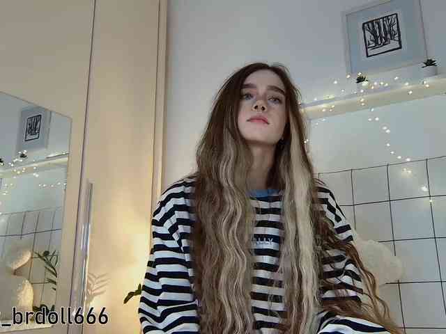 BrokenDoll666 webcam