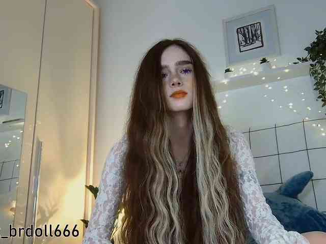 BrokenDoll666 webcam