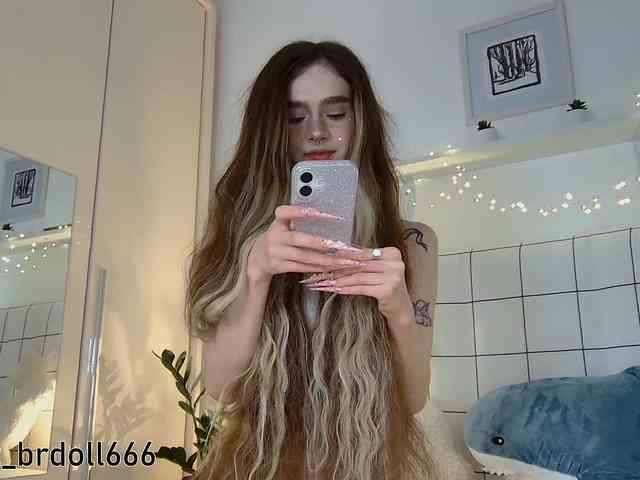 BrokenDoll666 webcam
