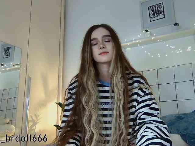 BrokenDoll666 webcam
