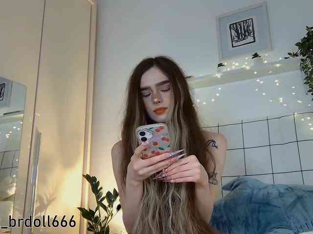 BrokenDoll666 webcam