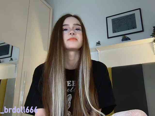 BrokenDoll666 webcam