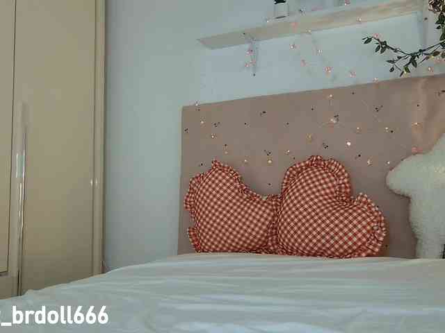 BrokenDoll666 webcam
