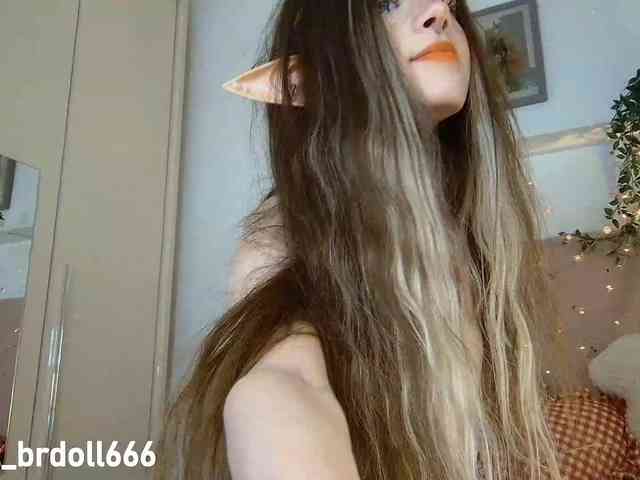 BrokenDoll666 webcam