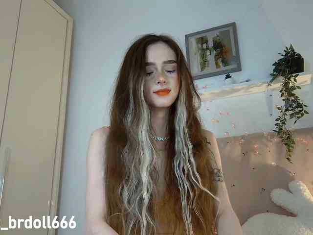 BrokenDoll666 webcam