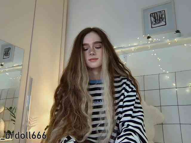 BrokenDoll666 webcam