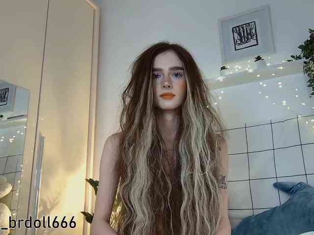 BrokenDoll666 webcam