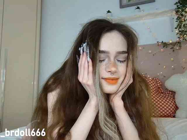 BrokenDoll666 webcam