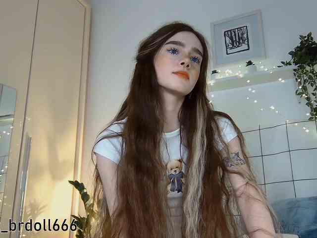 BrokenDoll666 webcam