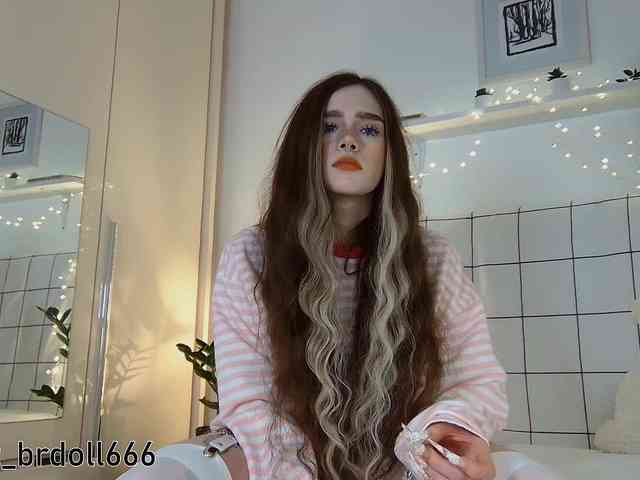 BrokenDoll666 webcam