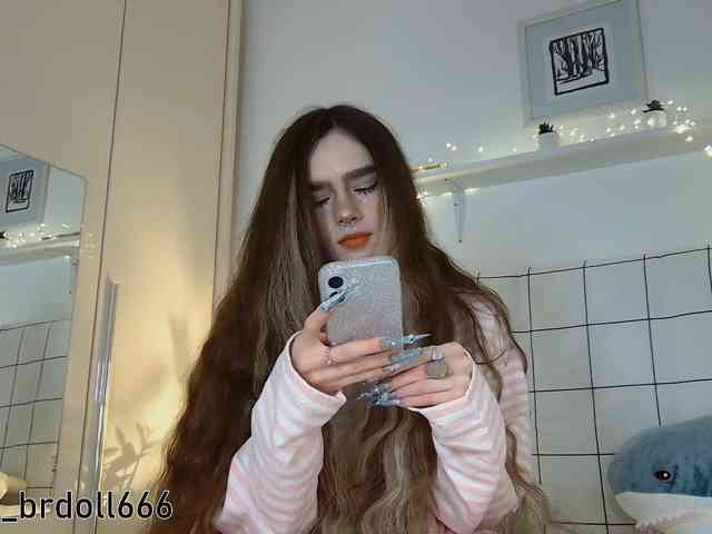 BrokenDoll666 webcam