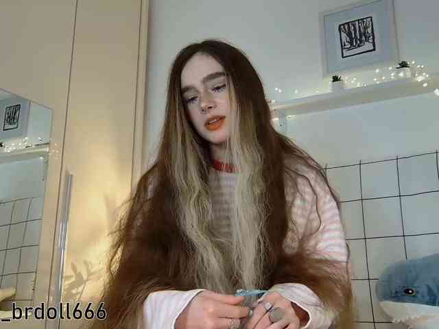 BrokenDoll666 webcam