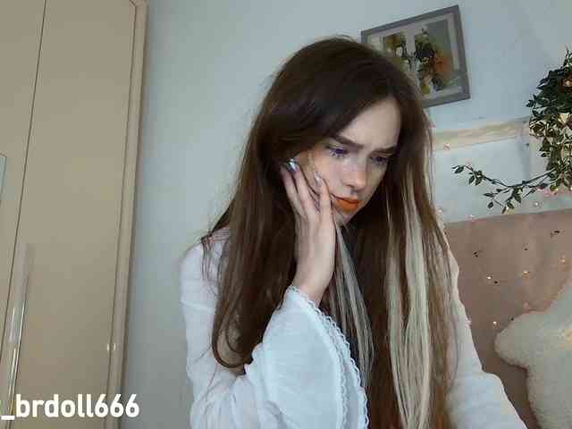 BrokenDoll666 webcam