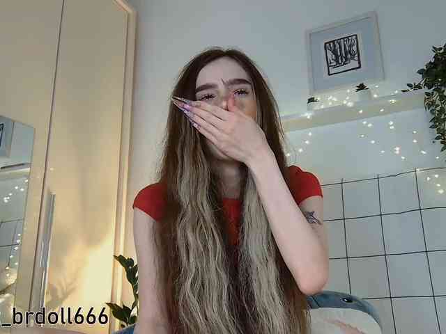 BrokenDoll666 webcam