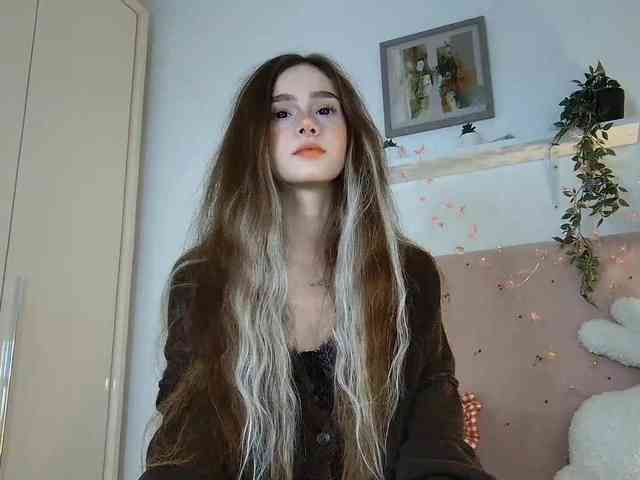 BrokenDoll666 webcam