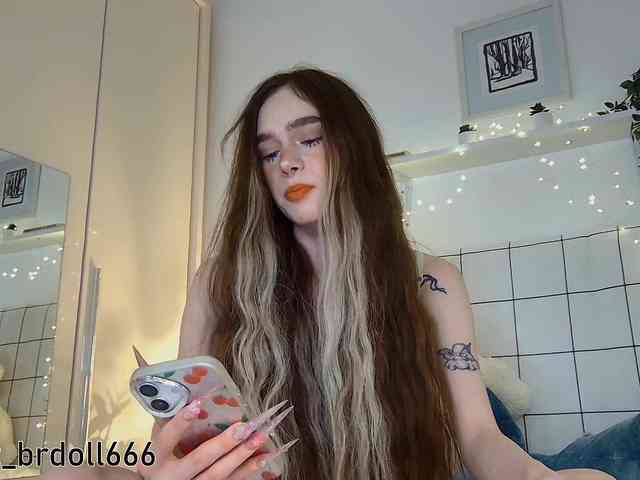 BrokenDoll666 webcam