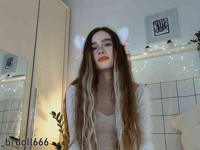 BrokenDoll666 webcam