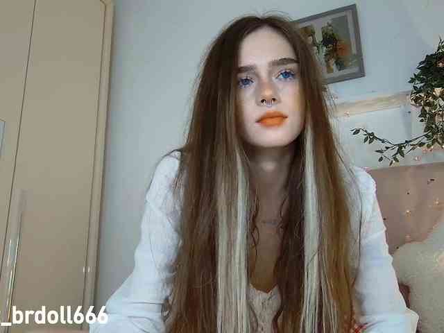 BrokenDoll666 webcam