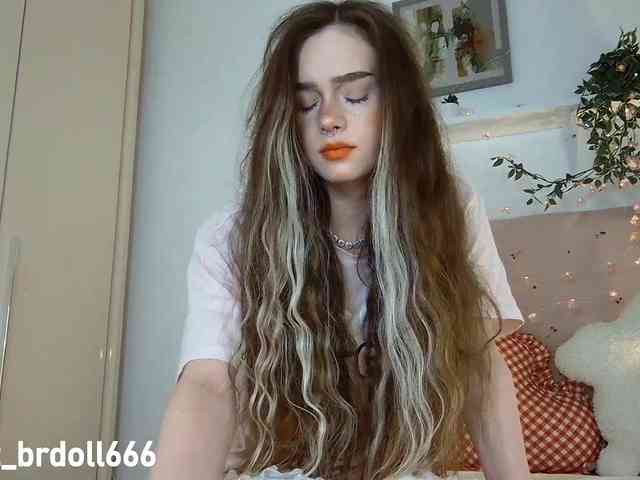 BrokenDoll666 webcam