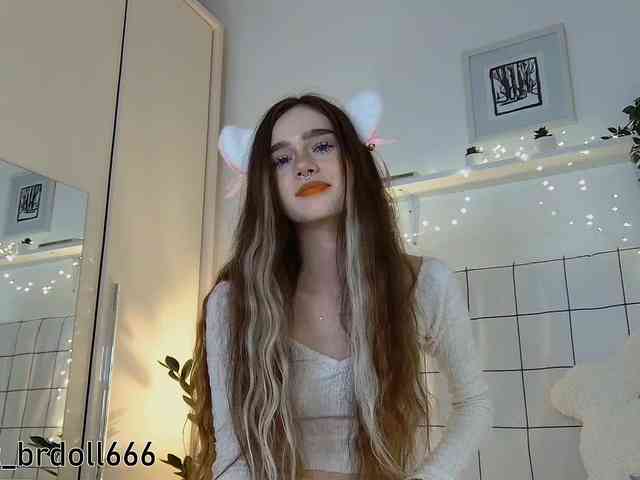 BrokenDoll666 webcam