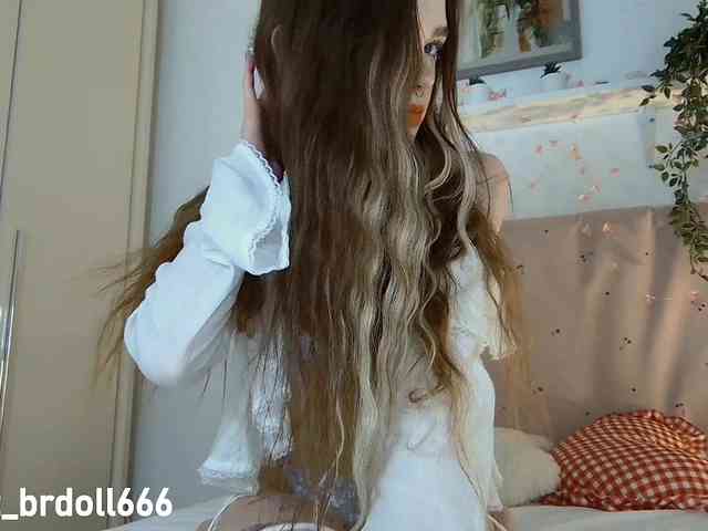 BrokenDoll666 webcam
