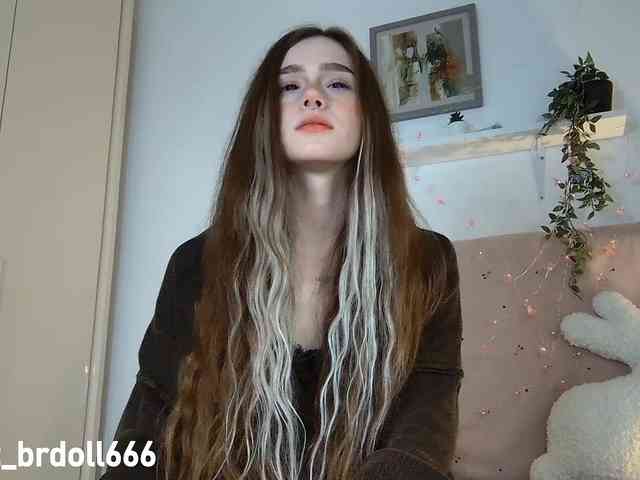 BrokenDoll666 webcam