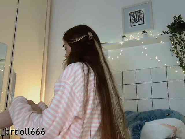 BrokenDoll666 webcam
