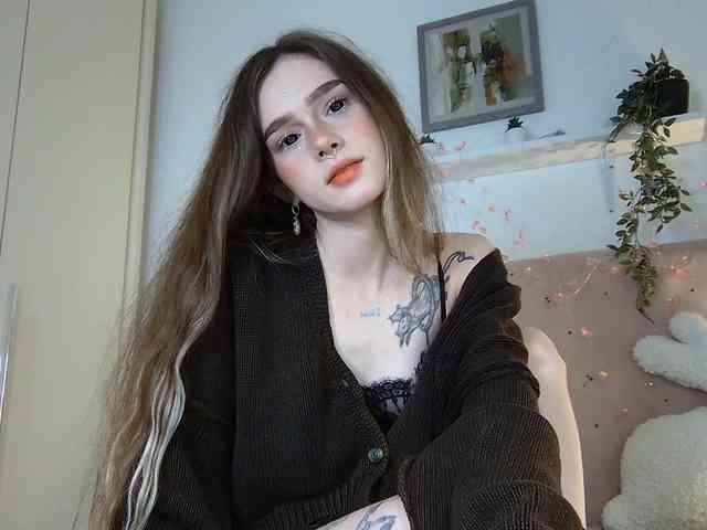 BrokenDoll666 webcam