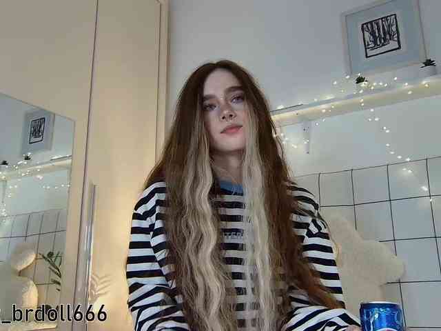 BrokenDoll666 webcam