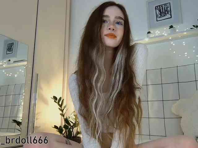 BrokenDoll666 webcam