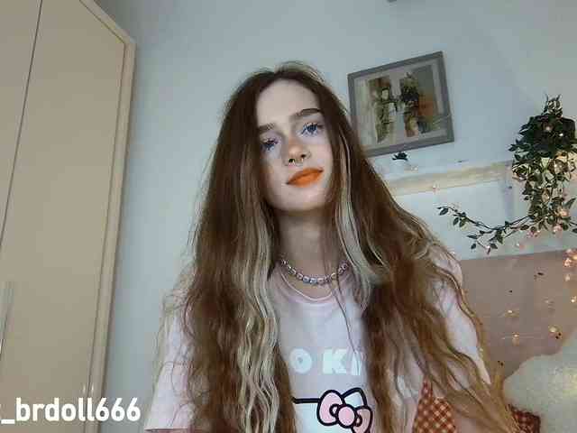 BrokenDoll666 webcam