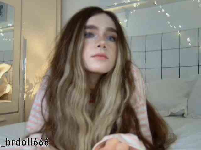 BrokenDoll666 webcam
