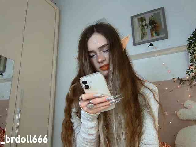 BrokenDoll666 webcam