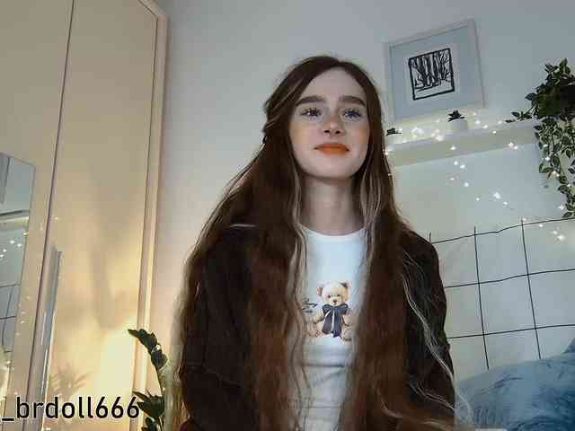 BrokenDoll666 webcam