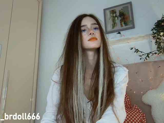 BrokenDoll666 webcam