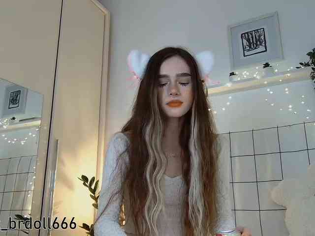BrokenDoll666 webcam