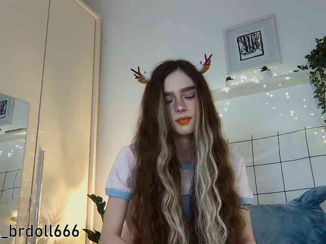 BrokenDoll666 webcam