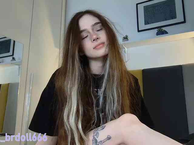 BrokenDoll666 webcam